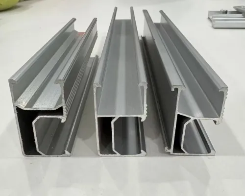 Rails Cóimhiotal Alúmanam Fótavoltach R47
